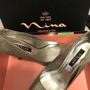 Nina Zelda Silver/Gold Glitter Pump